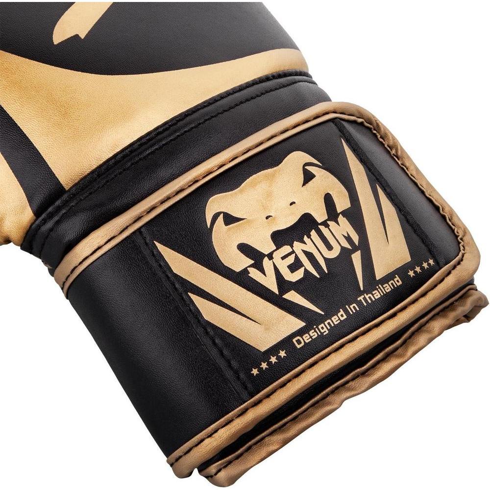Guantes de boxeo Venum Challenger 2.0 en color negro y dorado, diseño atractivo y seguro para entrenamiento