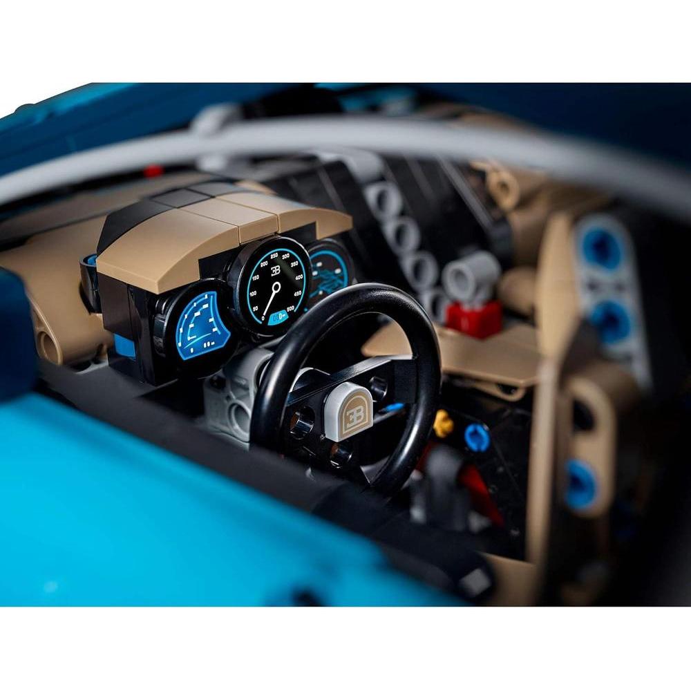 LEGO Technic Bugatti Chiron, kit de construcción para adultos con detalles auténticos del auto de carrera, 3599 piezas