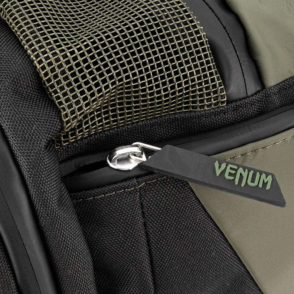 Venum Bolsa deportiva Trainer Lite Evo, amplia capacidad y ventilación con correa ajustable y acolchada