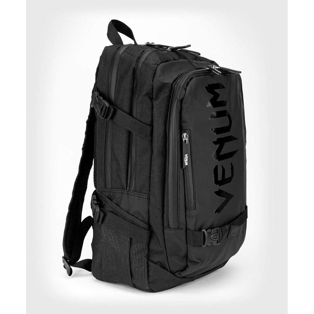 Mochila Venum Challenger Pro Evo, diseño clásico, resistente al agua, ideal para deportes de combate