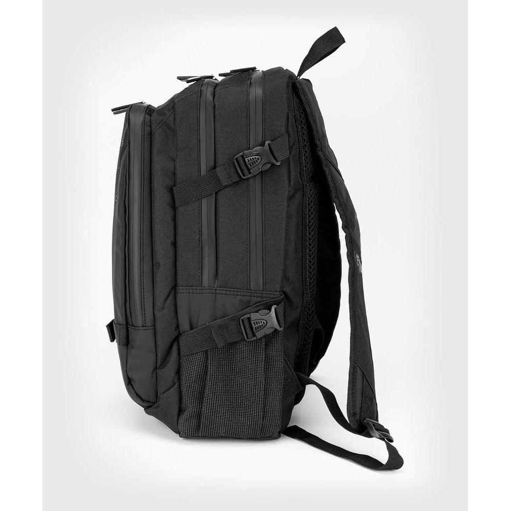Mochila Venum Challenger Pro Evo, diseño clásico, resistente al agua, ideal para deportes de combate
