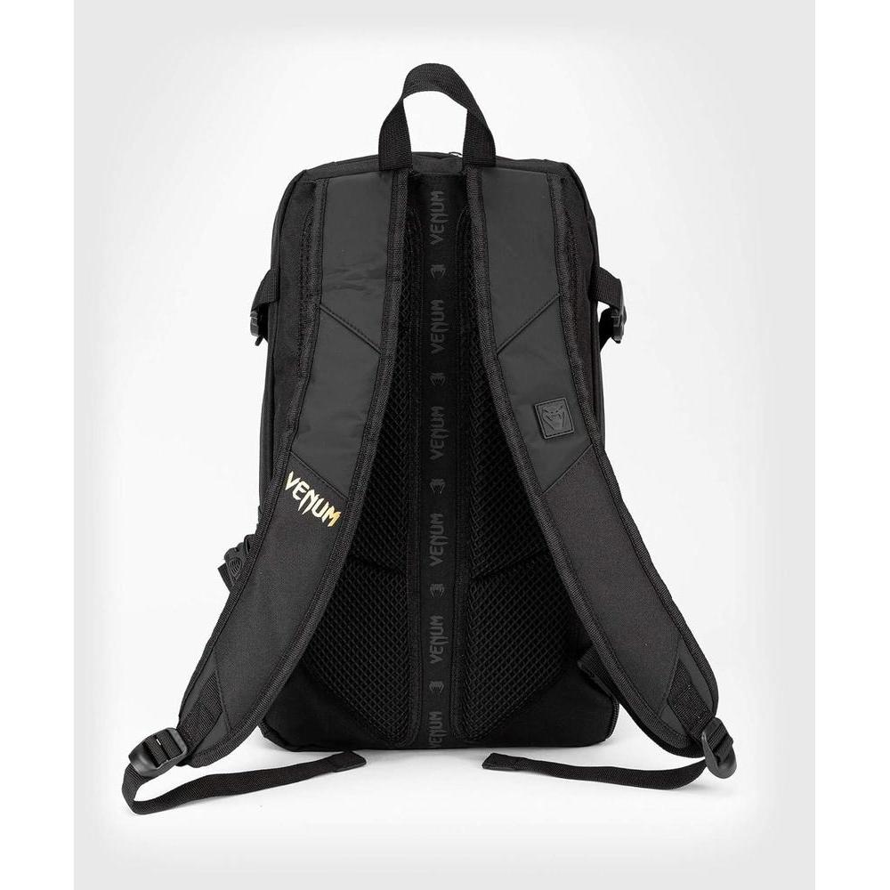 Mochila Venum Challenger Pro Evo con diseño ergonómico, correas ajustables y capacidad de 22,5 litros