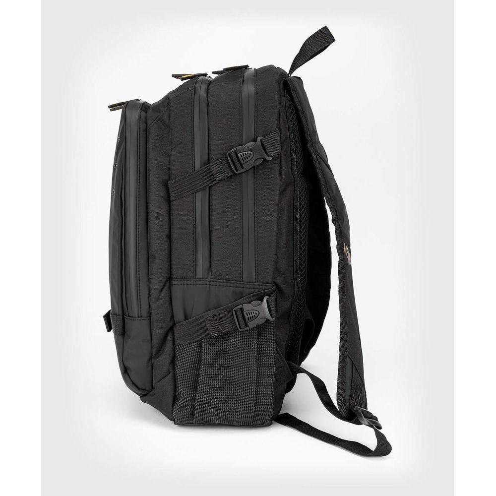 Mochila Venum Challenger Pro Evo con diseño ergonómico, correas ajustables y capacidad de 22,5 litros