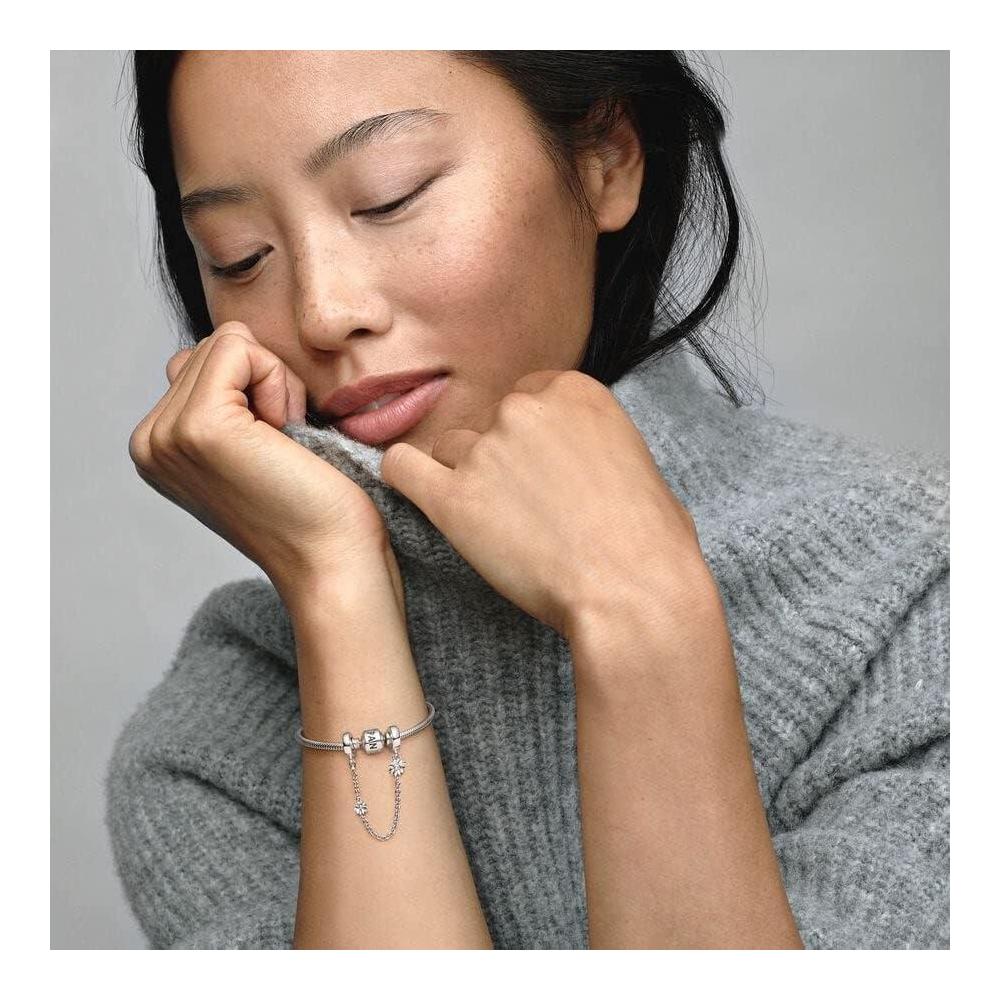PANDORA Dije de cadena de seguridad de margaritas compatible con pulseras Moments, joyas para mujeres de plata de ley y circonita cúbica