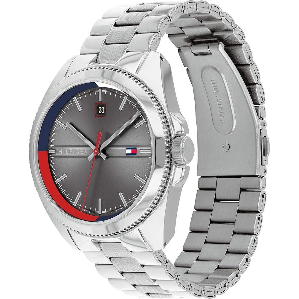 Reloj Tommy Hilfiger de acero inoxidable con cronógrafo, diseño moderno y detalles en colores icónicos de la marca