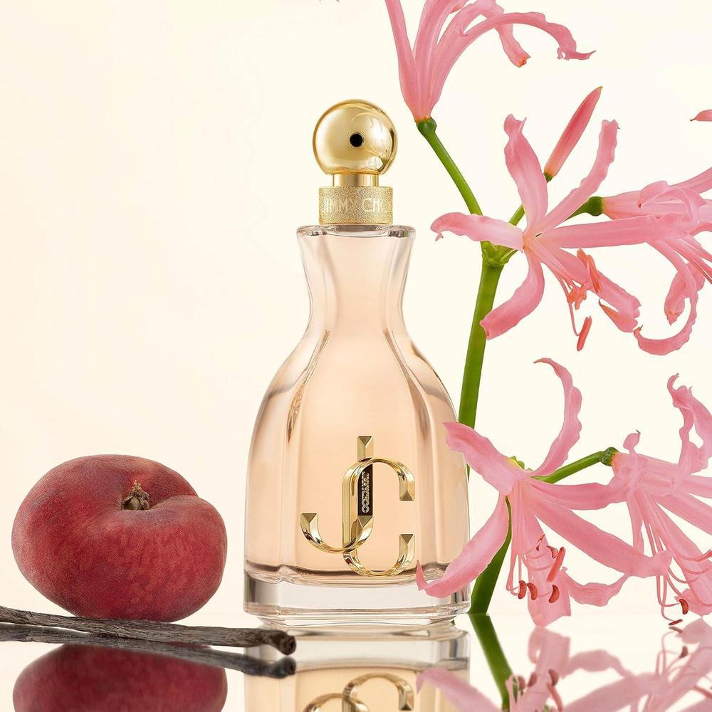Jimmy Choo I Want Choo Eau de Parfum es una fragancia para mujer con notas de mandarina, lirio rojo y vainilla, floral gourmand amaderada