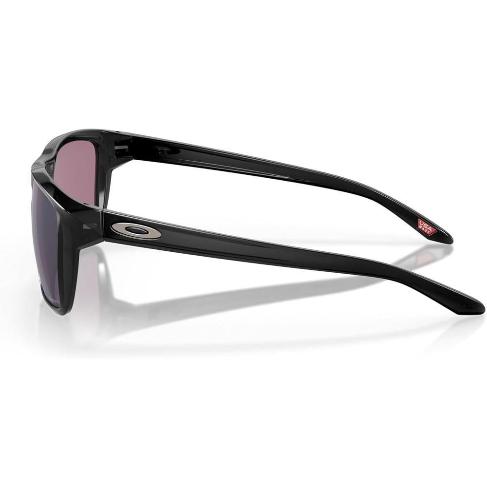 Gafas de sol Oakley Sylas Prizm con diseño rectangular y mejora de color, perfectas para exploraciones urbanas y caminatas