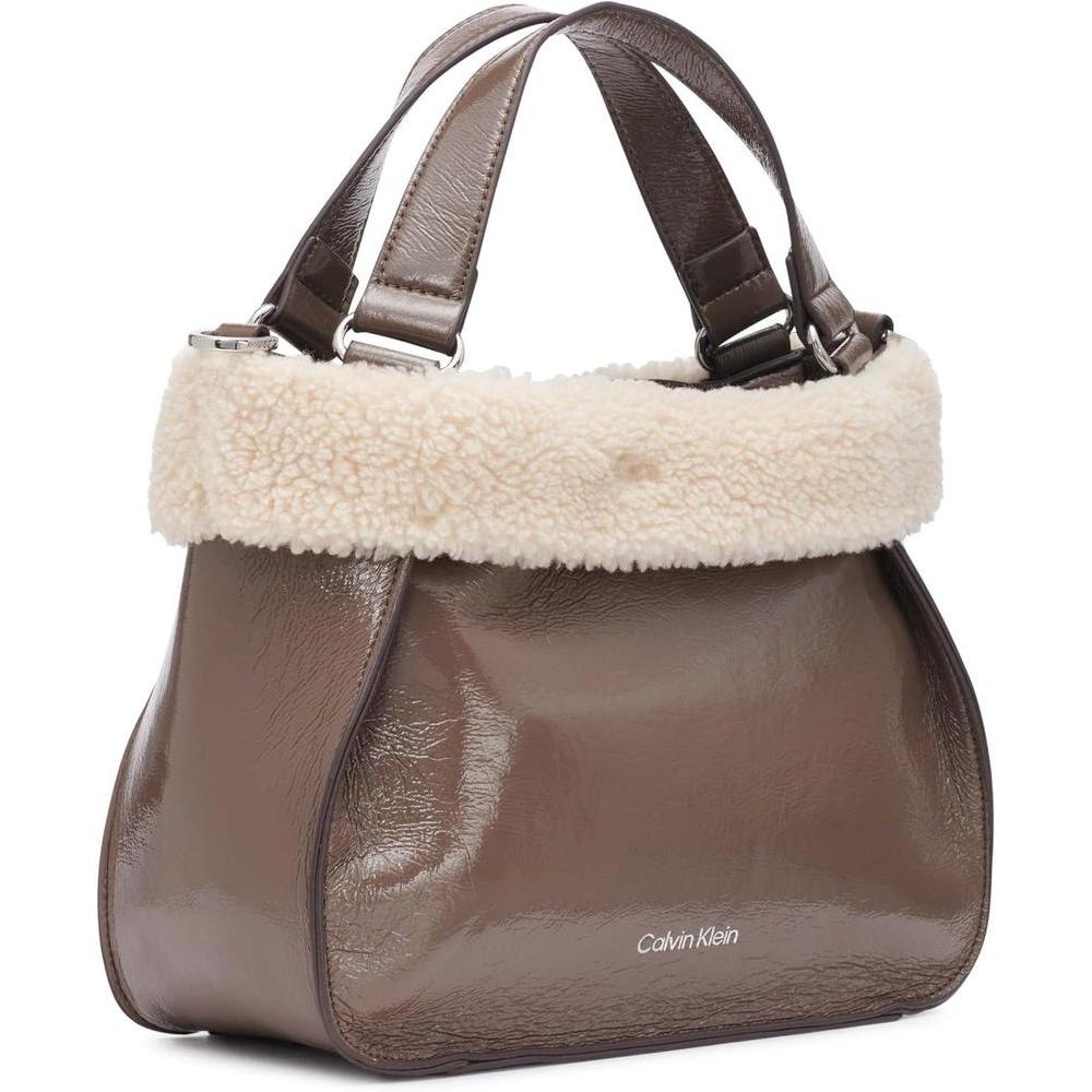 Bolsa Crossbody Calvin Klein Estelle Novelty de Cuero Vegano con Bolsillos Interiores y Correa Ajustable