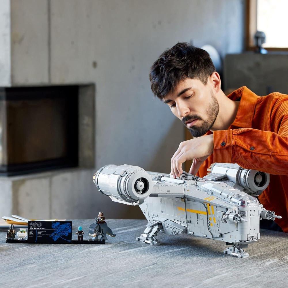 LEGO Star Wars Razor Crest UCS Set, Modelo de Nave Espacial de la Serie de Coleccionista Definitiva para Adultos