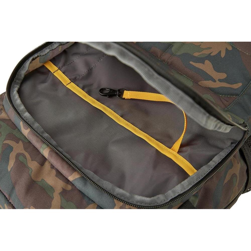 Mochila Caterpillar Barry para hombre en color Camo, diseño funcional y duradero con múltiples compartimentos y ajuste cómodo.