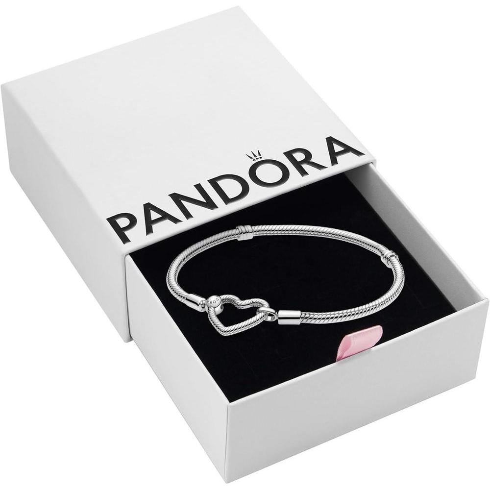 Pulsera Pandora Moments de cadena serpiente con cierre corazón en plata de ley. Compatible con dijes. Incluye caja de regalo