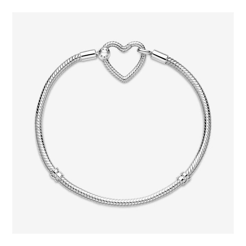 Pulsera Pandora Moments de cadena serpiente con cierre corazón en plata de ley. Compatible con dijes. Incluye caja de regalo