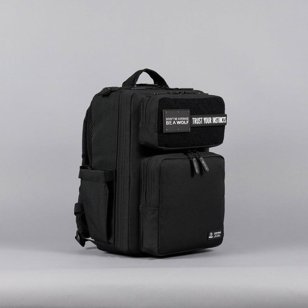Mochila táctica impermeable WOLFpak con capacidad de 15L, diseño en color negro, personalizable y durable