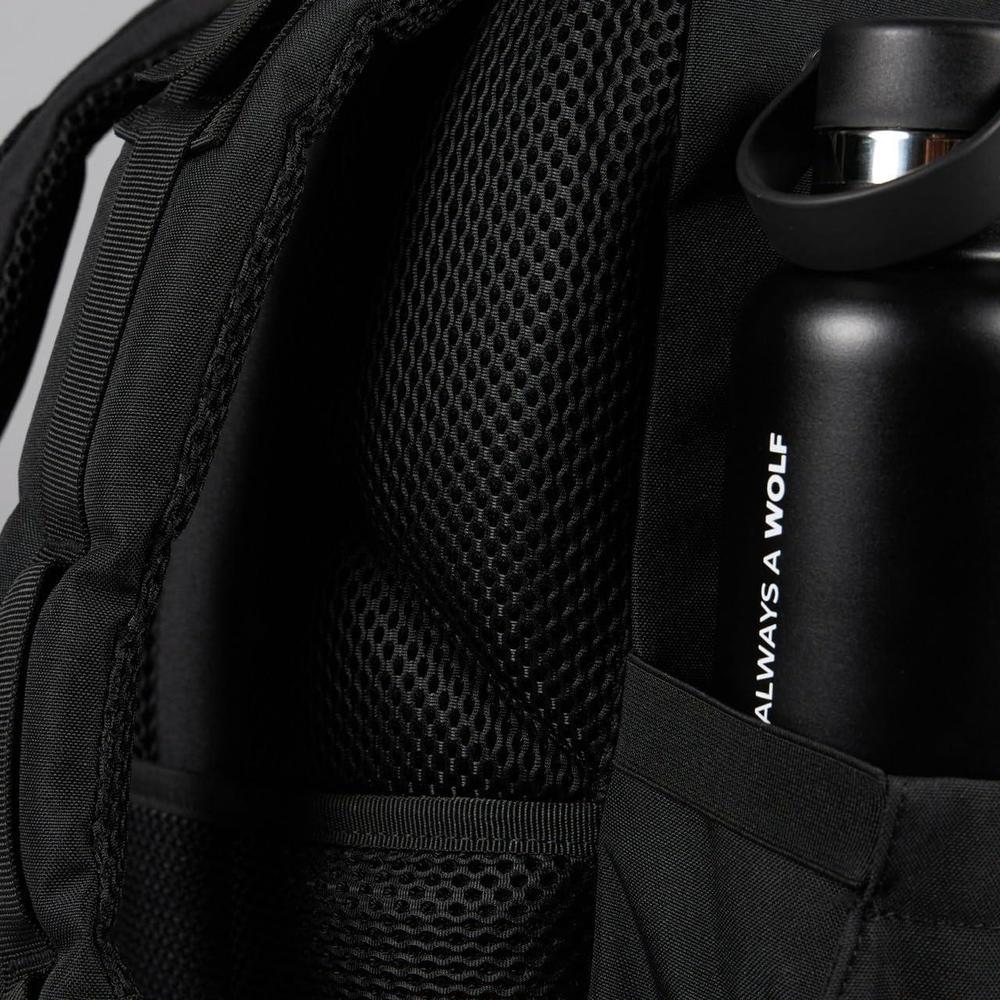 Mochila táctica impermeable WOLFpak con capacidad de 15L, diseño en color negro, personalizable y durable