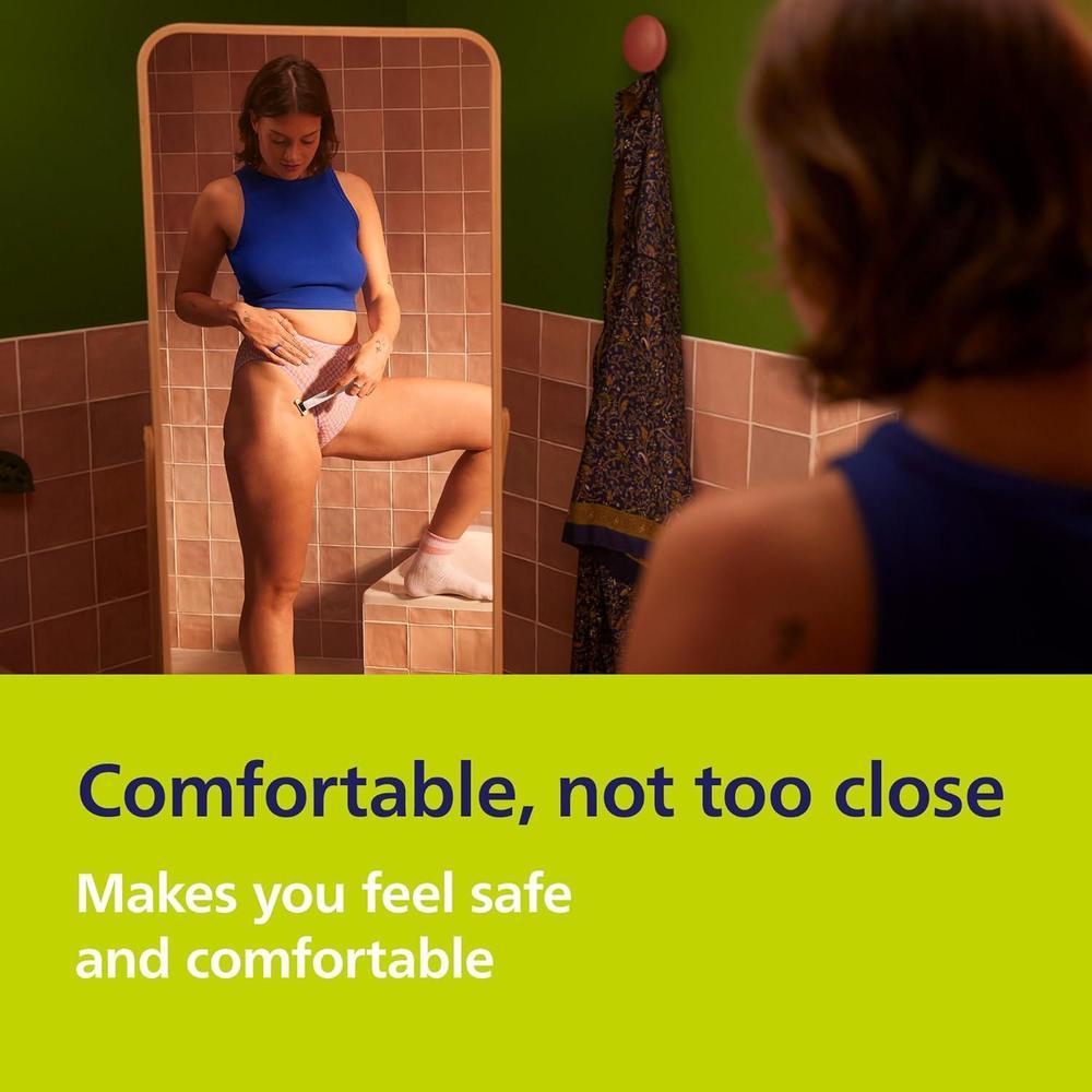 Philips Norelco OneBlade Intimate para aseo púbico, recorta y afeita con protección extra para la piel, modelo QP1924/70