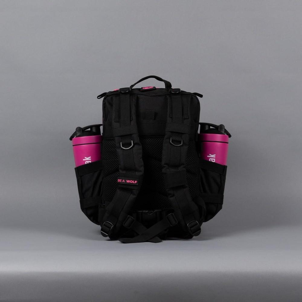 Mochila WOLFpak, versátil y resistente al agua, ideal para viajes o uso diario, con capacidad de personalización y compartimento para laptop