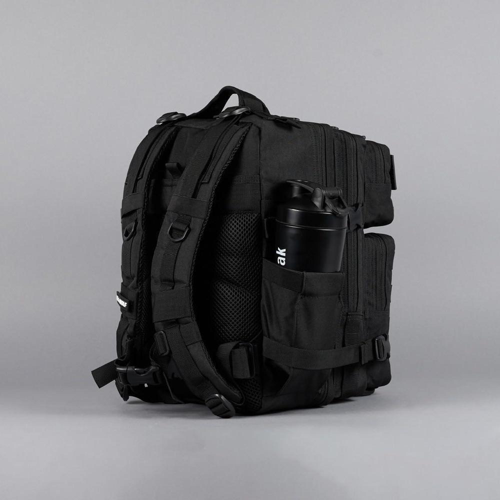 WOLFpak Mochila Negro Alpha de 25L resistente al agua, ideal para viaje o uso diario, con compartimento seguro y personalizable