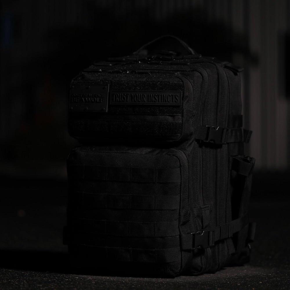 Mochila WOLFpak edición Nightshade de alta resistencia y personalización ideal para viajes y uso diario