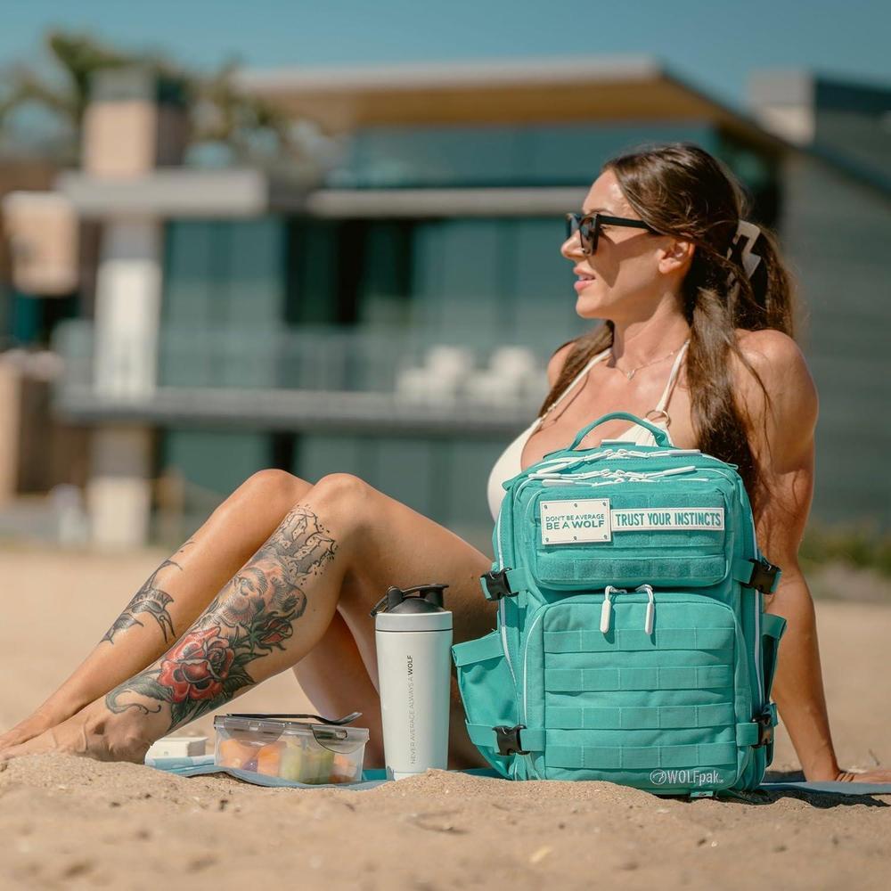Mochila WOLFpak versátil de poliéster resistente al agua, con capacidad personalizable, cremalleras YKK y compartimento para portátiles