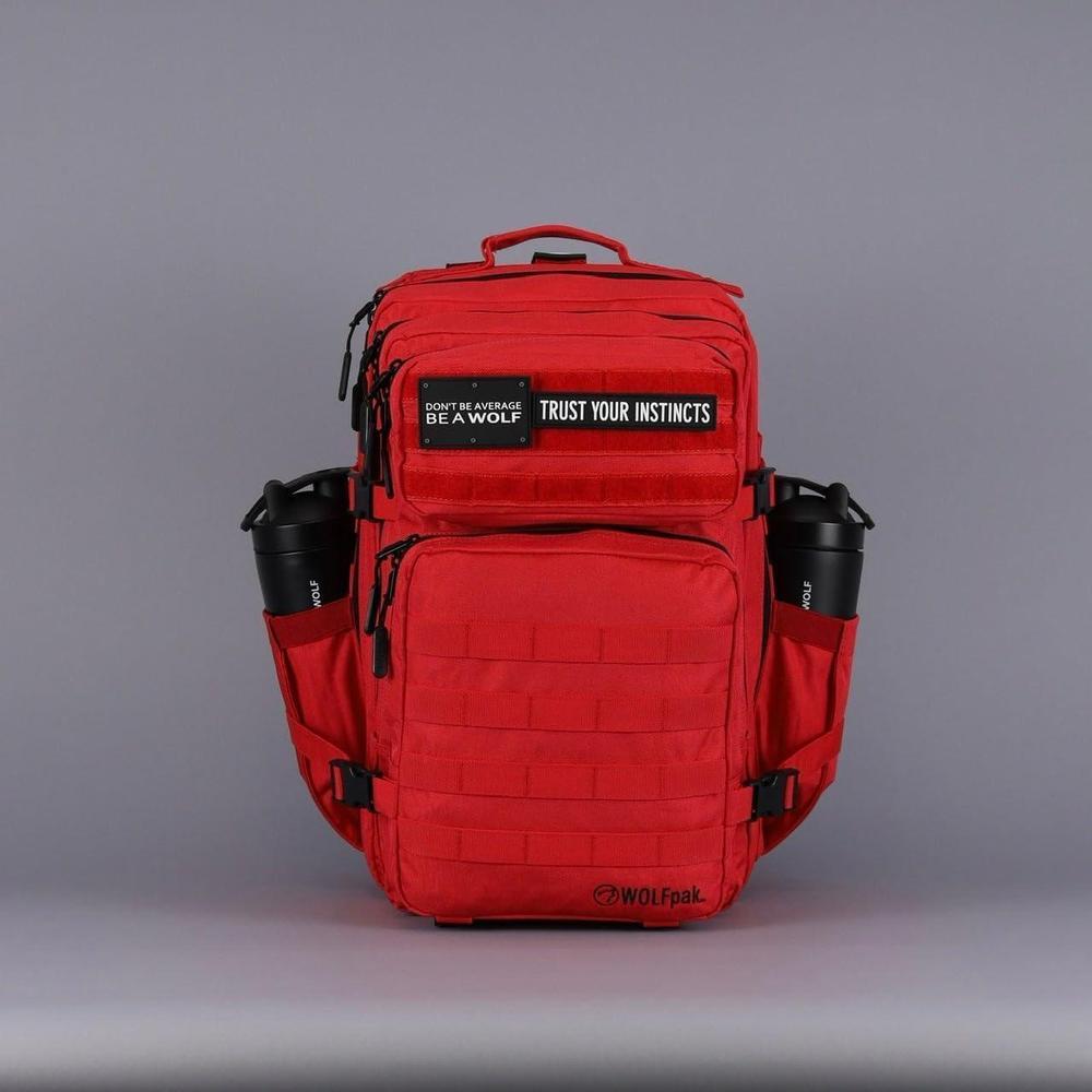 Mochila WOLFpak 45L Elite Roja, diseño táctico militar con capacidad personalizable y parches integrados