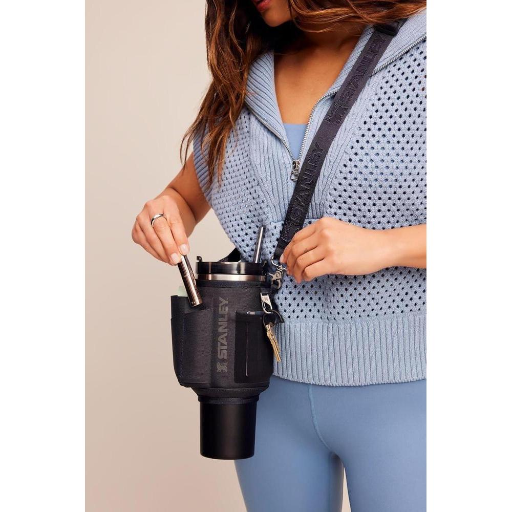 Stanley All Day Quencher Carry All con asa para transporte de vaso, bolsa cruzada con compartimientos y correa desmontable