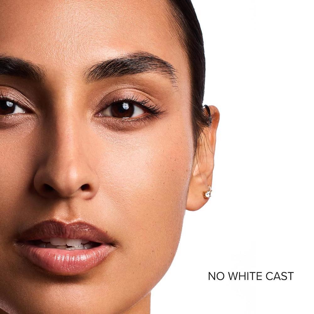 Hidratante Matificante con Color SPF 46 antienvejecimiento y protección UV, mejorando la hidratación y textura de la piel