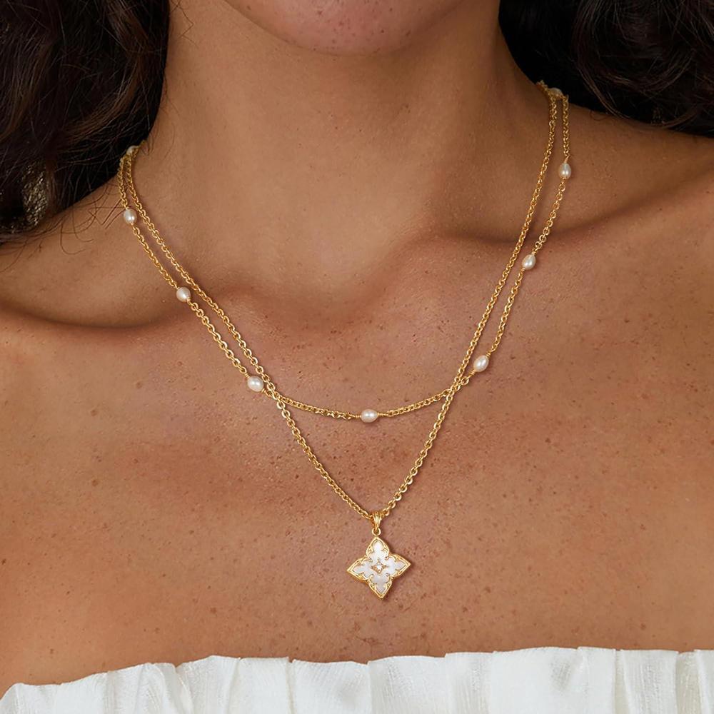 Fettero Collar de trébol de oro para mujer con colgante de circonita cúbica chapada en oro de 14 quilates y cadena ajustable