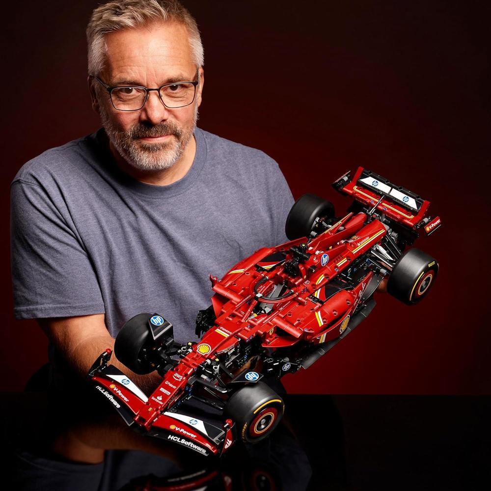 LEGO Technic Ferrari SF-24 F1, kit de construcción