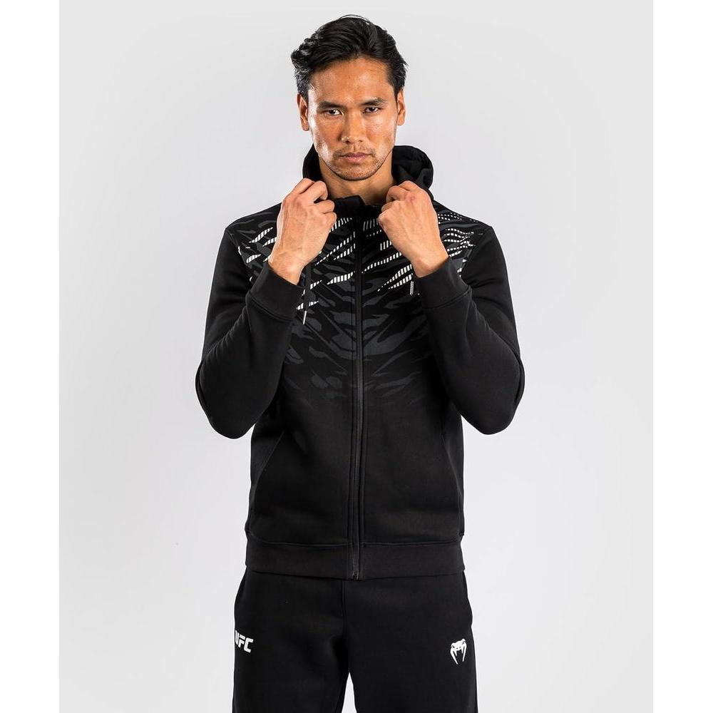 Sudadera con capucha Venum UFC Fusion para hombre con cierre de cremallera, bolsillos y diseño moderno y atrevido