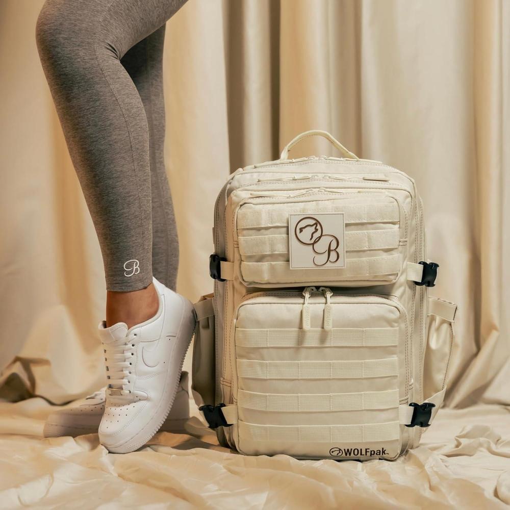 WOLFpak Mochila 35L Bombshell Sportswear en color crème, diseño unisex para actividades casuales y deportivas, hecha de poliéster resistente