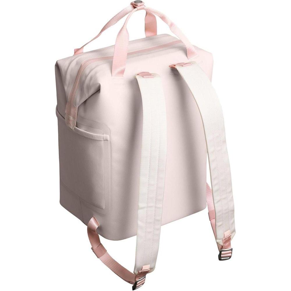 Mochila enfriadora Stanley Midi Rosa Cuarzo, mantiene bebidas frías hasta 24 horas con diseño portátil y resistente. Ideal para aventuras