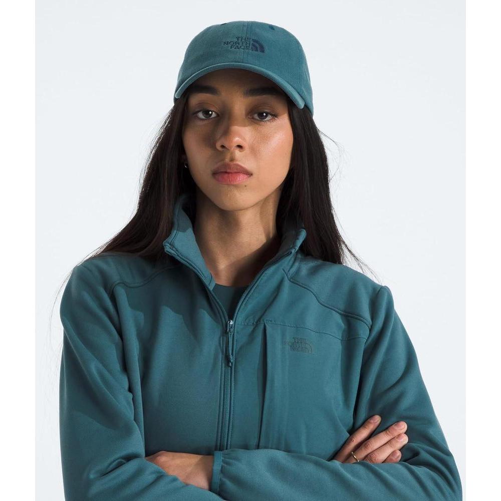 The North Face presenta su gorra de béisbol unisex, sostenible y cómoda, perfecta para exploraciones urbanas y al aire libre con ajuste personalizado
